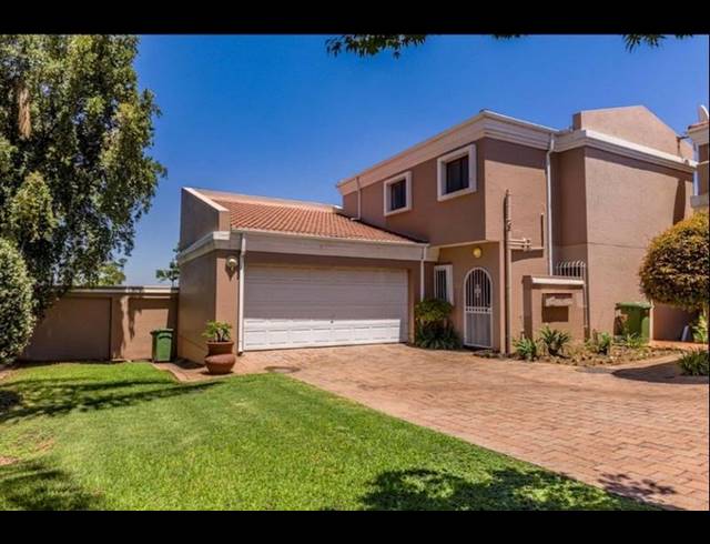 3 BEDROOM PROPERTY TO RENT IN PINESLOPES